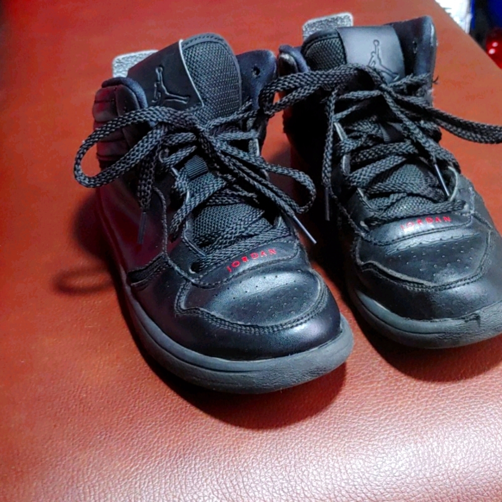 🔥Closet Blow Out 🔥Michael Jordan high top youth athletic shoe